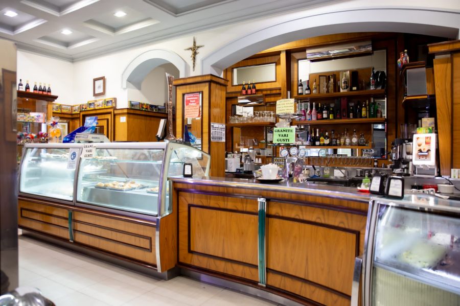 Bar gelateria tavola calda + suolo pubblico Catania centro