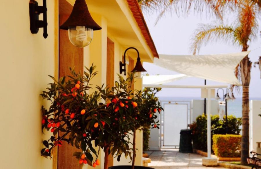 Struttura turistico alberghiera sul mare di Ispica in vendita