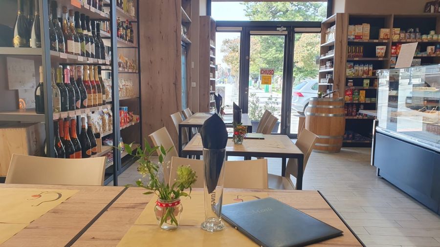 Bistrot Salumeria Enoteca con suolo pubblico