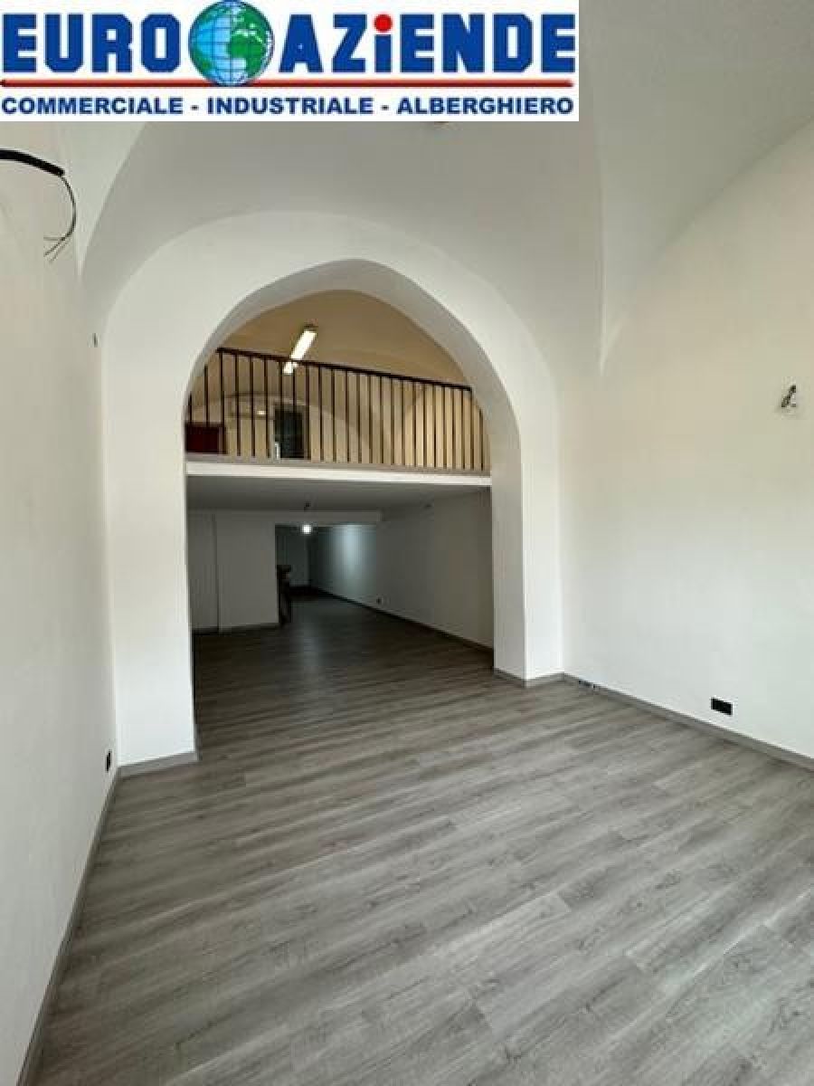 Bottega mq. 110 Viale Mario Rapisardi, Catania