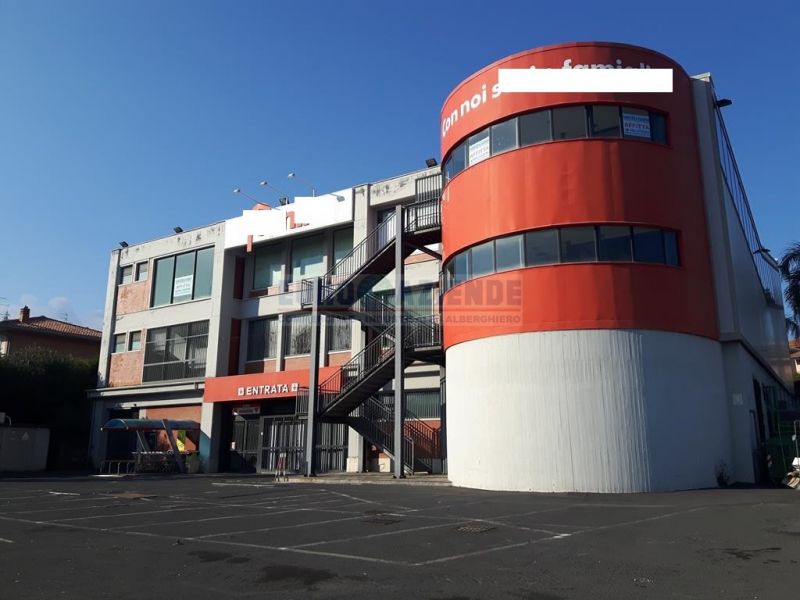 Locale Commerciale mq. 750 con parcheggio privato