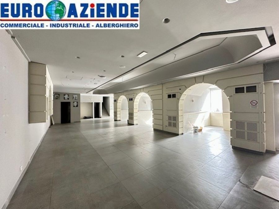 Locale commerciale mq. 500  ...