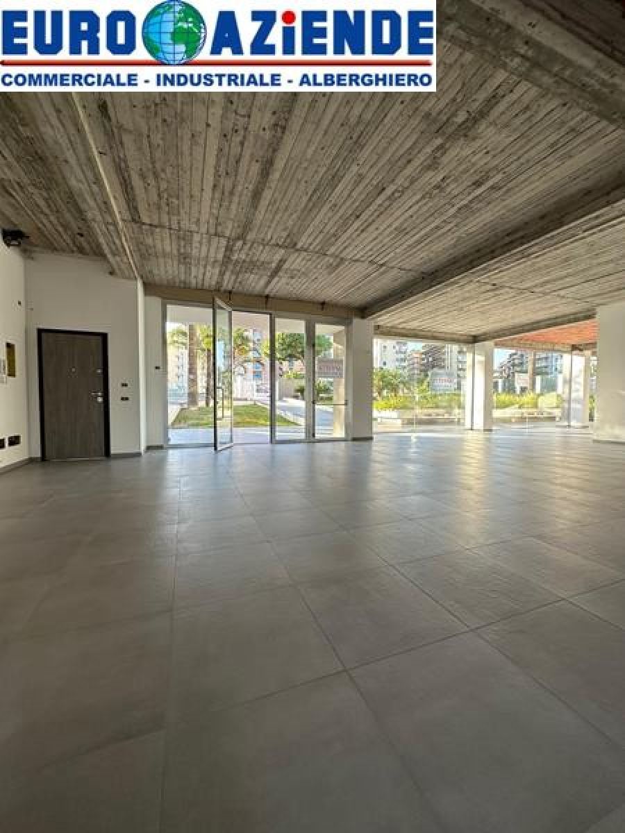 Locale commerciale mq. 300...