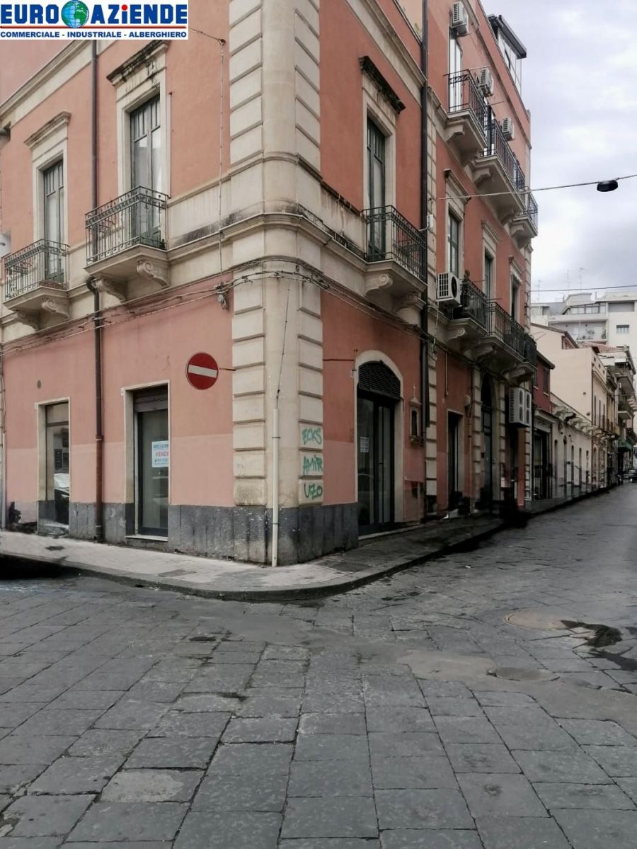 Bottega angolare mq. 60  Piazza Ottorino Respighi / Via Gargano