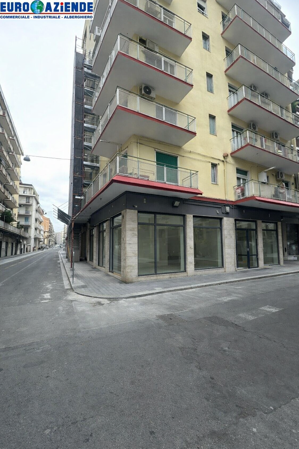 Bottega mq. 120  Via Oliveto...